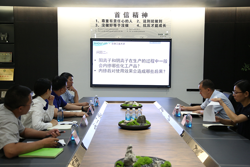 這就和首信OEM模式一樣，從配方的研發(fā)、原材料的把控、工藝流程的監(jiān)管以及成品出入倉(cāng)的雙重監(jiān)督檢測(cè)，有效的保證了產(chǎn)品質(zhì)量的穩(wěn)定性。