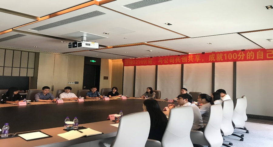 會上，劉宗棠董事長對戰(zhàn)略顧問團(tuán)隊(duì)表示歡迎，對公司業(yè)務(wù)精英代表的付出表示肯定與感謝